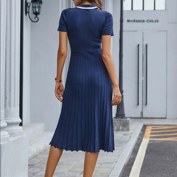 Color block collar pleated sweater dress burgundy - Picture 7 of 15